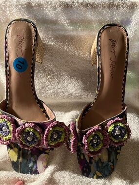 Betsey Johnson Pink Floral Crochet Beaded Slide Dietrich Mules Size 10 NWOT
